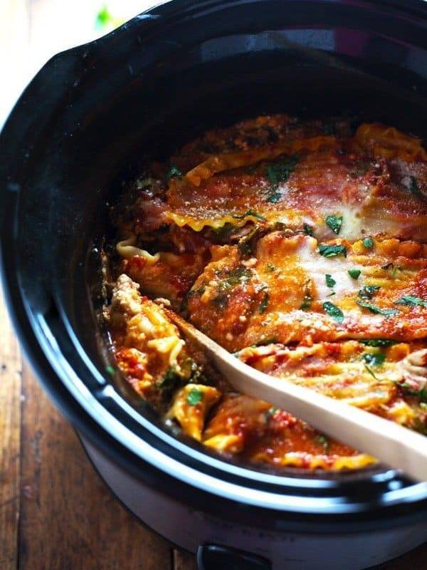 Super Easy Skinny Veggie Crockpot Lasagna - a handful of simple ingredients for a healthy family dinner. | https://healthy-slim.today